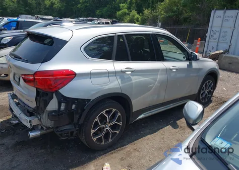 2021 BMW X1 xDrive28I z USA, uszkodzony, nr VIN WBXJG9C01M5T40043